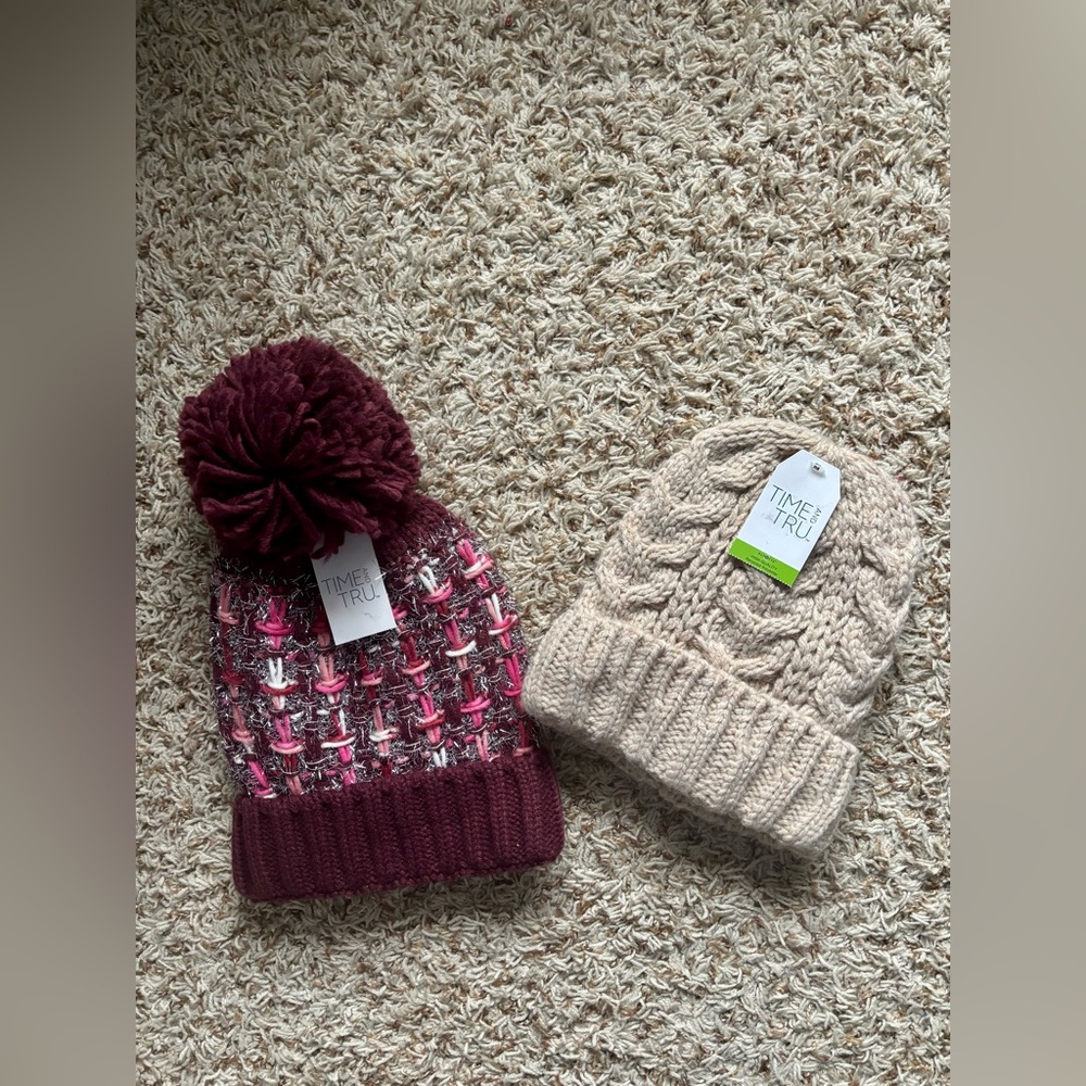 Time and Tru Women’s Burgundy and Cream Knit Beanie Duo